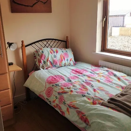 Wild Atlantic Way...cosy Log Cabin Chalet Greencastle (Donegal)